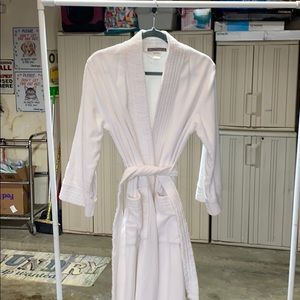Saks Fifth Avenue robe